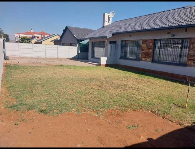 3 BEDROOM HOUSE FOR SALE IN LEONDALE